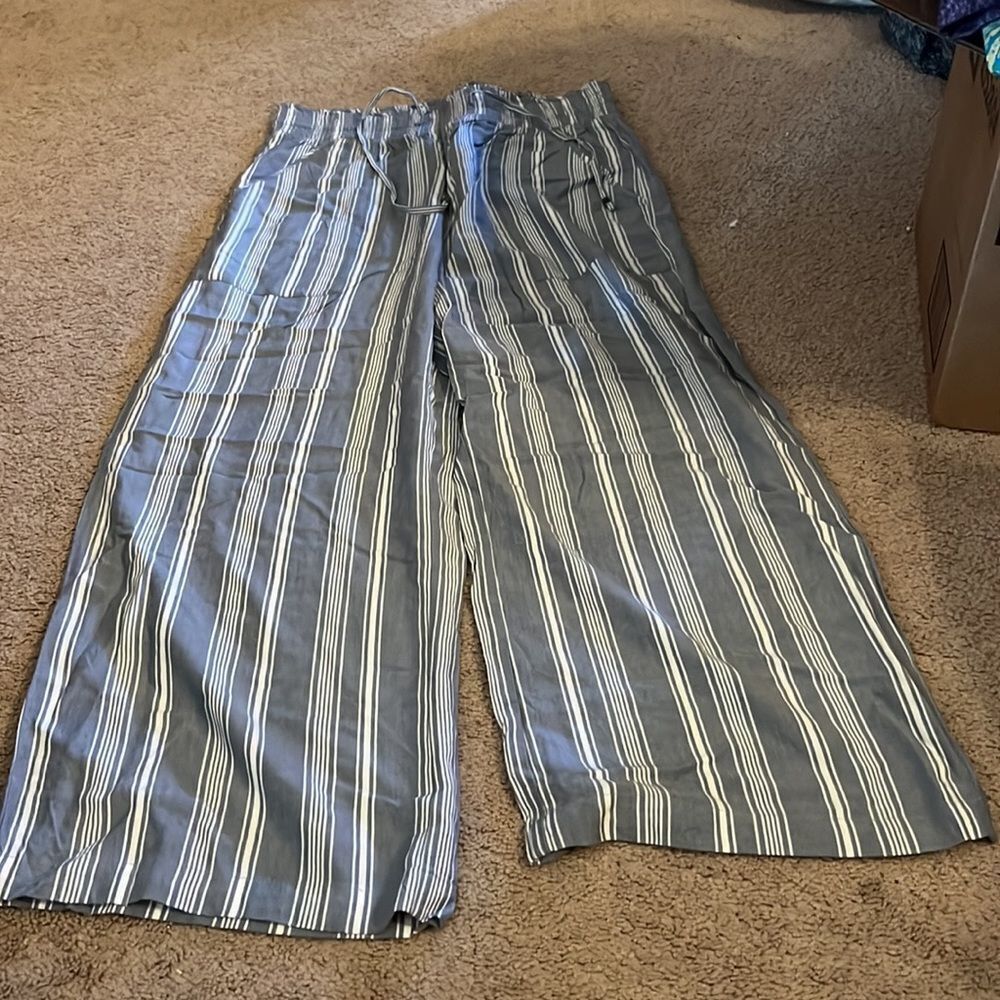 Abercrombie small casual pants - Picture 2 of 5